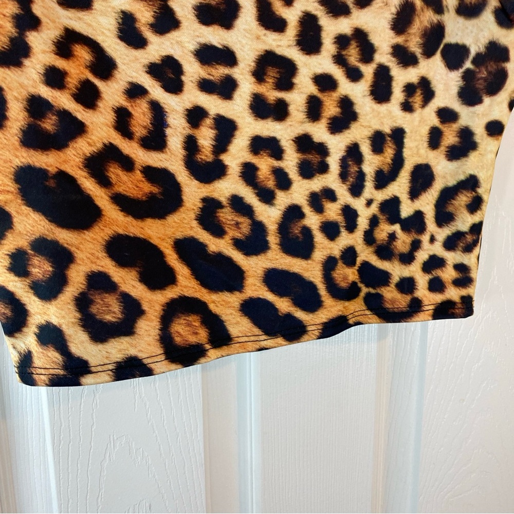 Rue21 Women M MEDIUM Top Blouse Shirt Cheetah Leopard Print Crop Stretch Relax - Picture 3 of 10